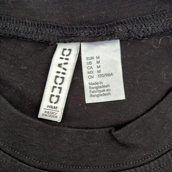 Divided(H&M) black tshirt with ‘original’ in right front corner size M - Picture 2 of 3